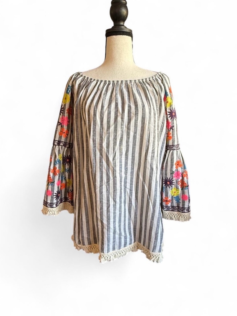 NWT Ali Miles Boho Embroidered Off-The-Shoulder Tunic Bell Sleeve Top Large